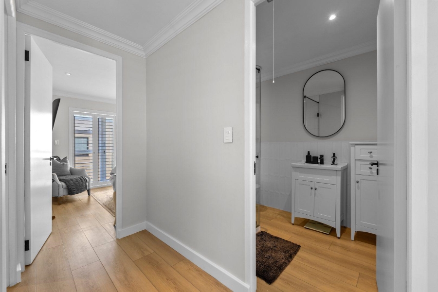 4 Bedroom Property for Sale in Sea Point Western Cape